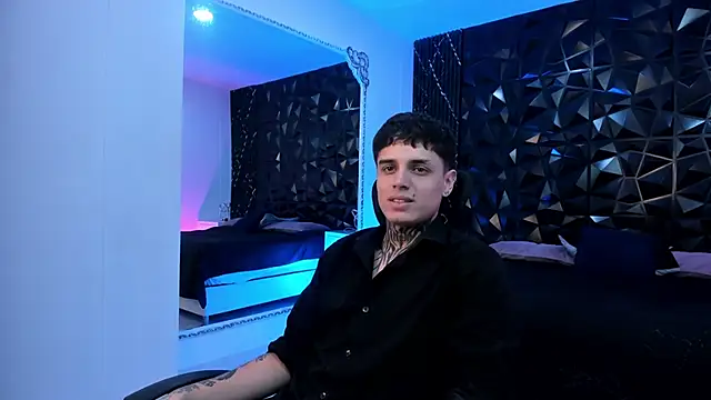 Snapshot of Declan-Fox chatting on 10.22.25 Declan-Fox online show from 10.22.25