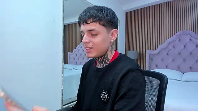 Snapshot of Declan-Fox chatting on 10.25.25 Declan-Fox online show from 10.25.25