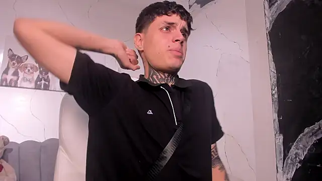 Snapshot of Declan-Fox chatting on 11.03.25 Declan-Fox online show from 11.03.25