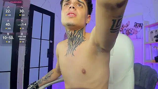 Snapshot of Declan-Fox chatting on 11.08.25 Declan-Fox online show from 11.08.25