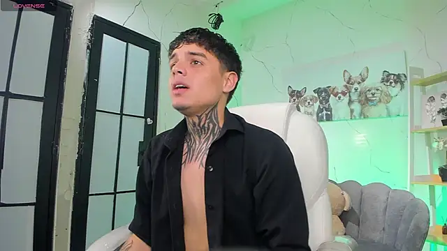 Snapshot of Declan-Fox chatting on 11.10.25 Declan-Fox online show from 11.10.25