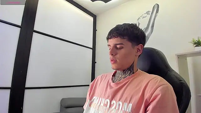 Snapshot of Declan-Fox chatting on 11.12.25 Declan-Fox online show from 11.12.25