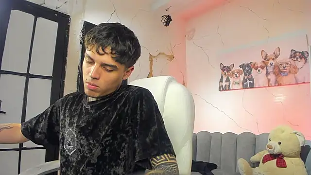 Snapshot of Declan-Fox chatting on 11.14.25 Declan-Fox online show from 11.14.25