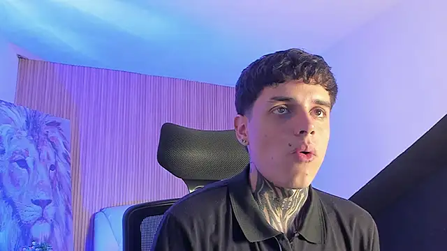 Snapshot of Declan-Fox chatting on 11.24.25 Declan-Fox online show from 11.24.25