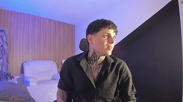 Snapshot of Declan-Fox chatting on 11.25.25 Declan-Fox online show from 11.25.25