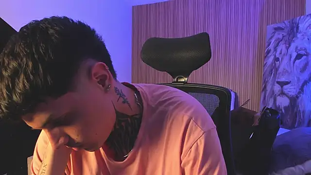 Snapshot of Declan-Fox chatting on 11.26.25 Declan-Fox online show from 11.26.25