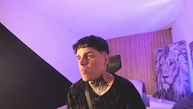 Snapshot of Declan-Fox chatting on 11.28.25 Declan-Fox online show from 11.28.25