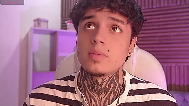 Snapshot of Declan-Fox chatting on 02.10.26 Declan-Fox online show from 02.10.26