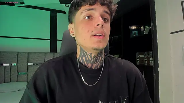 Snapshot of Declan-Fox chatting on 04.01.26 Declan-Fox online show from 04.01.26