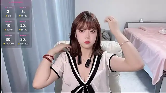 Snapshot of Lucky_Cici chatting on 10.11.25 Lucky Cici online show from 10.11.25