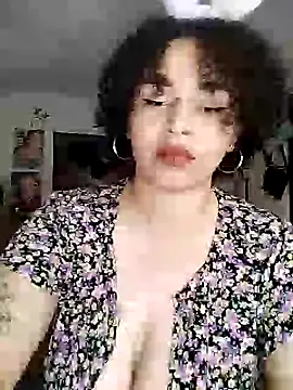 Julie wallace online show from 11.04.25