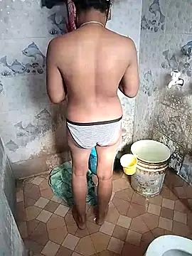 Snapshot of Bengalibeauty96 chatting on 12.17.25 Bengalibeauty96 online show from 12.17.25