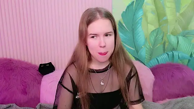 Snapshot of Alida_Brice chatting on 11.10.25 Alida Brice online show from 11.10.25