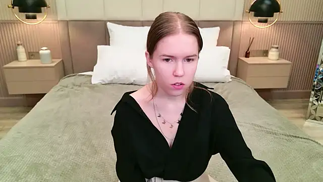 Snapshot of Alida_Brice chatting on 11.18.25 Alida Brice online show from 11.18.25