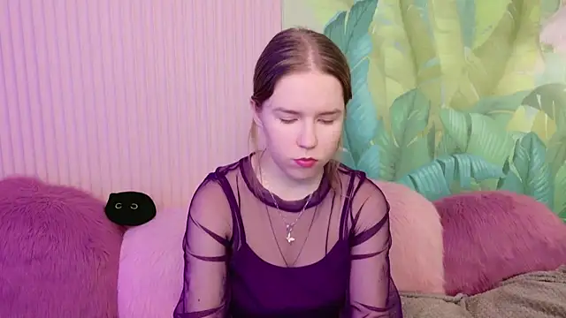 Snapshot of Alida_Brice chatting on 11.21.25 Alida Brice online show from 11.21.25