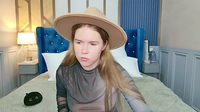 Snapshot of Alida_Brice chatting on 11.21.25 Alida Brice online show from 11.21.25