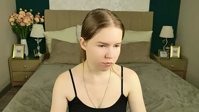 Snapshot of Alida_Brice chatting on 11.23.25 Alida Brice online show from 11.23.25