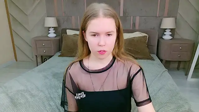 Snapshot of Alida_Brice chatting on 11.24.25 Alida Brice online show from 11.24.25