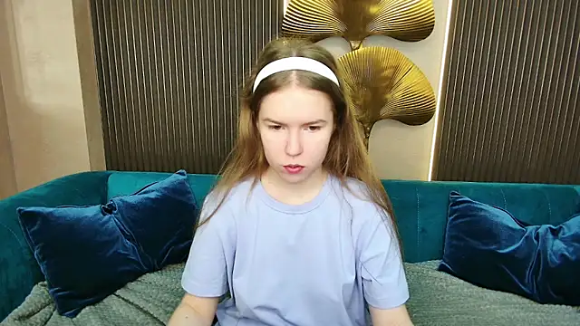 Snapshot of Alida_Brice chatting on 11.25.25 Alida Brice online show from 11.25.25