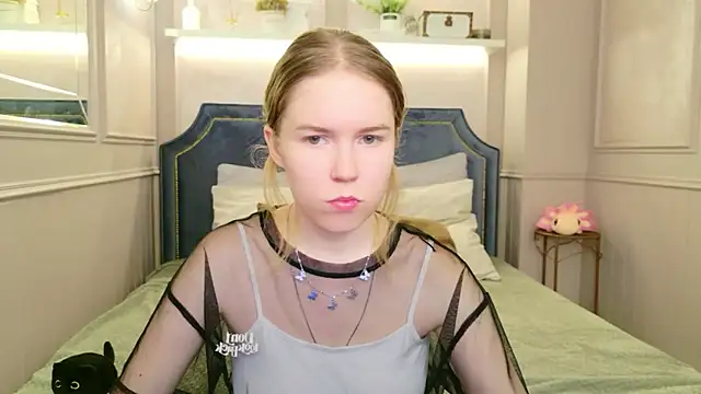 Snapshot of Alida_Brice chatting on 11.27.25 Alida Brice online show from 11.27.25