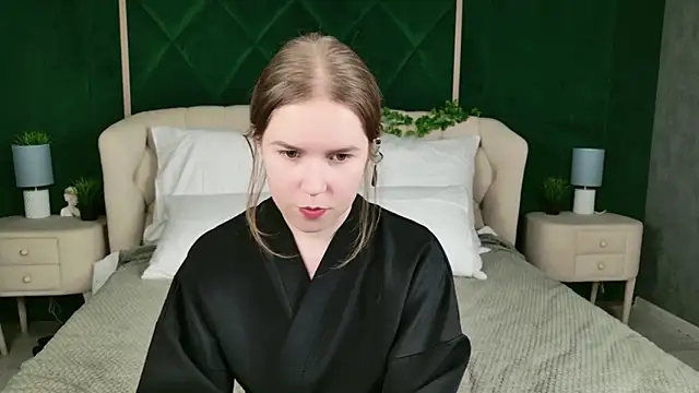 Snapshot of Alida_Brice chatting on 12.04.25 Alida Brice online show from 12.04.25