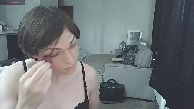 Snapshot of EnbyGamerChick chatting on 09.26.25 EnbyGamerChick online show from 09.26.25