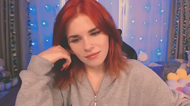 Snapshot of AlissaKiss1 chatting on 11.05.25 AlissaKiss1 online show from 11.05.25