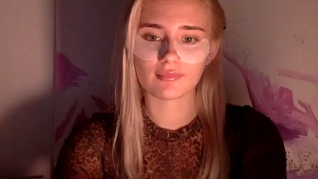 Snapshot of Rosvann chatting on 09.20.25 Rosvann online show from 09.20.25