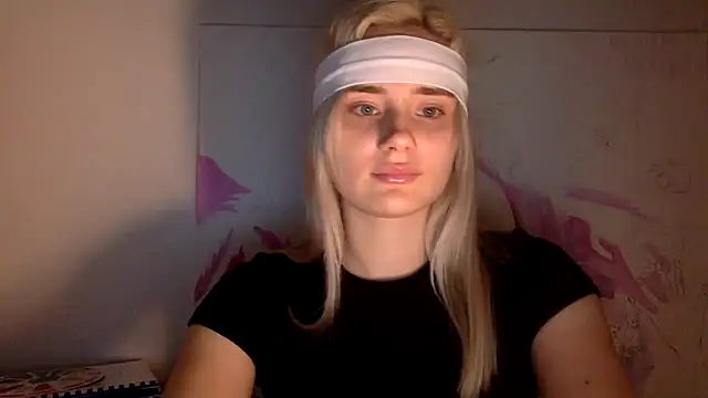 Snapshot of Rosvann chatting on 09.23.25 Rosvann online show from 09.23.25