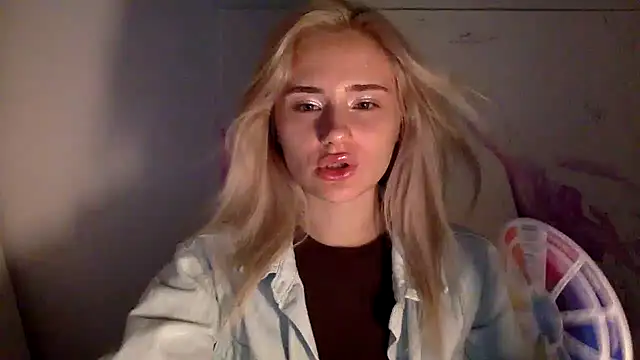 Snapshot of Rosvann chatting on 10.15.25 Rosvann online show from 10.15.25