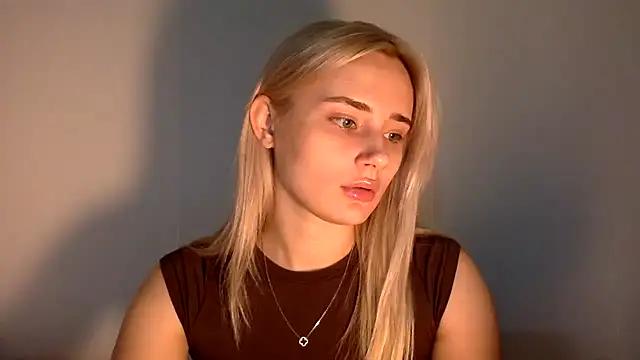 Snapshot of Rosvann chatting on 11.13.25 Rosvann online show from 11.13.25