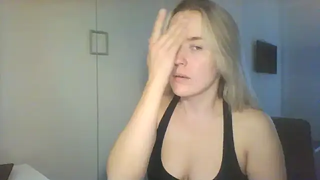 Snapshot of Frosian chatting on 10.04.25 Frosian online show from 10.04.25