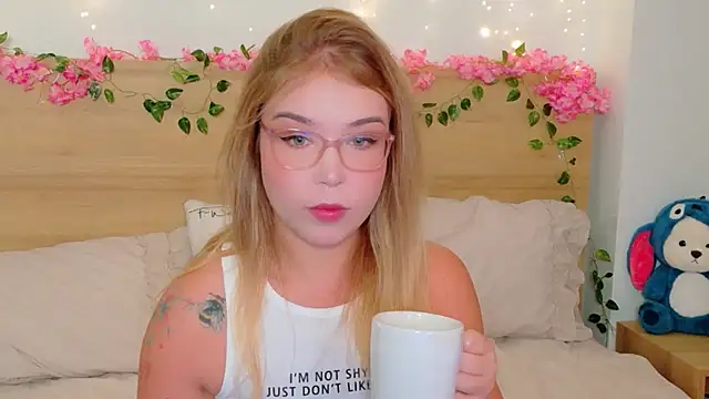 Lilith Bonheur online show from 11.07.25