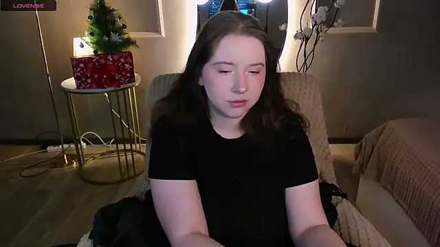 Snapshot of Selena_Muse chatting on 12.14.25 Selena Muse online show from 12.14.25