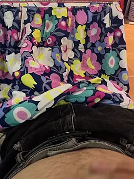 Snapshot of qeer098755 chatting on 11.12.25 qeer098755 online show from 11.12.25