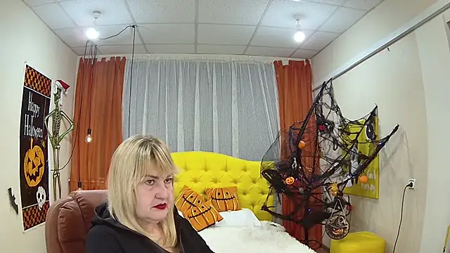 EmmaEllison online show from 10.17.25