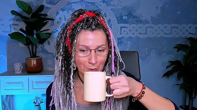 Snapshot of UmaSpace chatting on 09.28.25 UmaSpace online show from 09.28.25