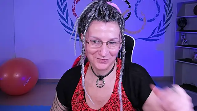 Snapshot of UmaSpace chatting on 09.30.25 UmaSpace online show from 09.30.25