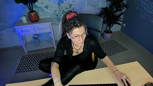 Snapshot of UmaSpace chatting on 11.21.25 UmaSpace online show from 11.21.25