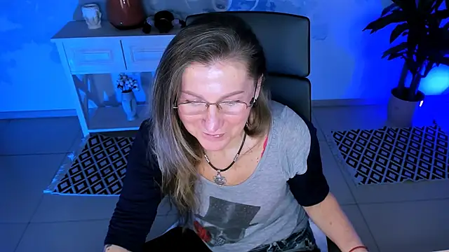 Snapshot of UmaSpace chatting on 11.29.25 UmaSpace online show from 11.29.25