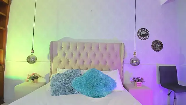 Snapshot of cloehill_ chatting on 10.13.25 cloehill online show from 10.13.25