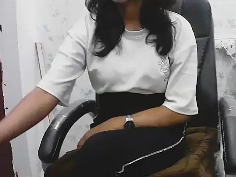 short girl  online show from 02.25.26