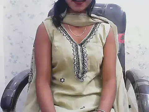 Snapshot of short_girl_ chatting on 04.07.26 short girl online show from 04.07.26