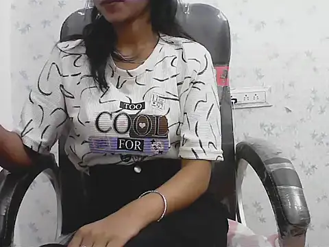 Snapshot of short_girl_ chatting on 04.08.26 short girl online show from 04.08.26