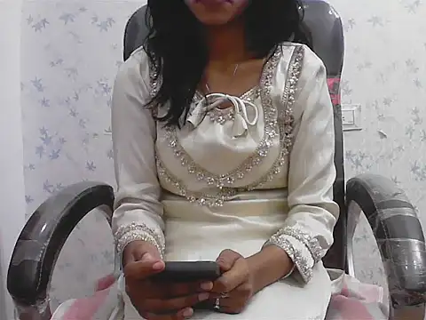 Snapshot of short_girl_ chatting on 04.10.26 short girl online show from 04.10.26