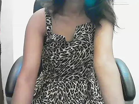 Snapshot of short_girl_ chatting on 05.25.26 short girl online show from 05.25.26