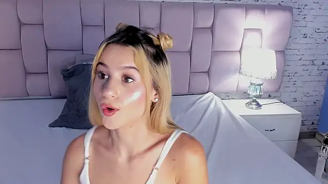 ChloeLaurentt online show from 10.18.25