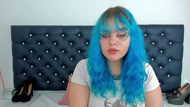 Snapshot of LunaWetPussy chatting on 09.15.25 LunaWetPussy online show from 09.15.25