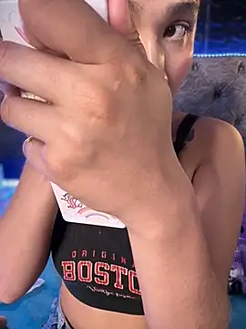 Snapshot of Isabella-Teen chatting on 09.18.25 Isabella-Teen online show from 09.18.25