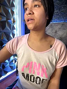 Snapshot of Isabella-Teen chatting on 10.03.25 Isabella-Teen online show from 10.03.25